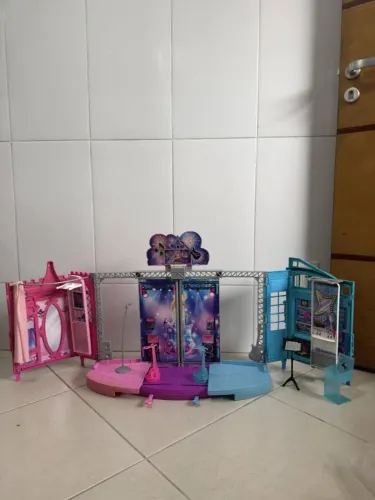 Palco playset Barbie rock n Royals filme 2x1 Mattel