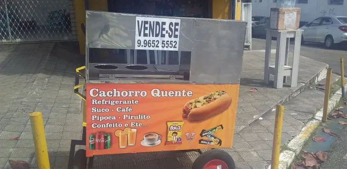 Carrinho de cachorro quente e bauru