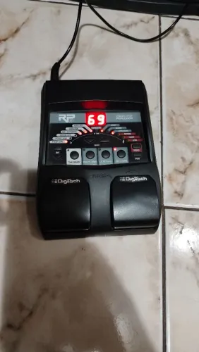 Pedaleira Digitech RP70 
