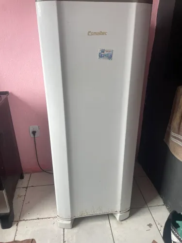 Geladeira esmaltec 