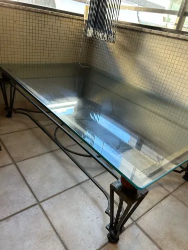 Mesa de centro de vidro