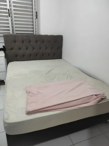 Vendo cama box conjugada casal com cabeceira e colchão.