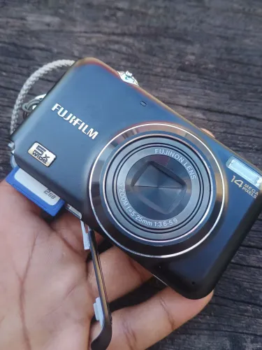 Câmera cyber shot Fujifilm finepix já 14 megapixels