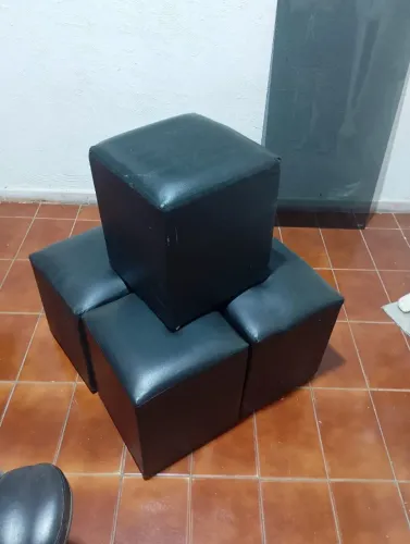 Vendo 5 puffs pretos por 100 novinhos e confortáveis