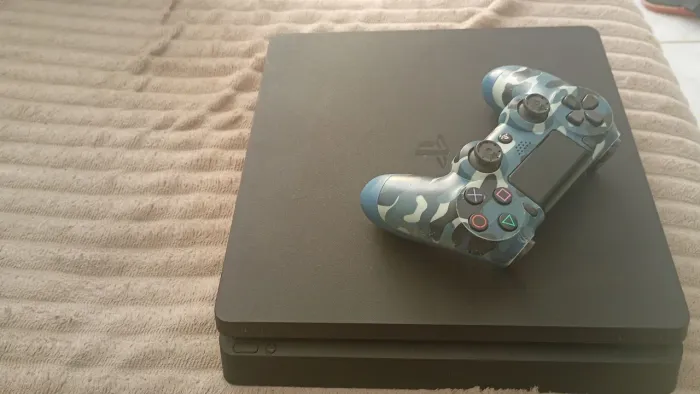 Playstation 4 slim 1 TB