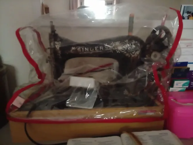 Vende se máquina de costura