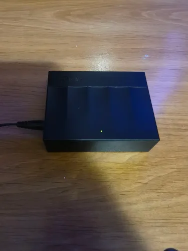 Switch tp link 5 portas modelo sl1005g! Em excelente estado!