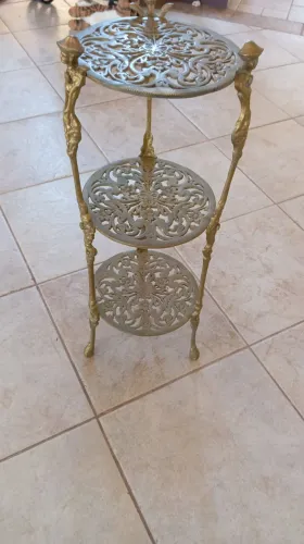 Cantoneira vintage em bronze