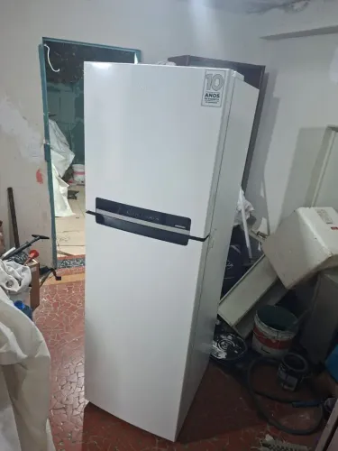 Vendo geladeira fros free marca midea 7 mes de uso
