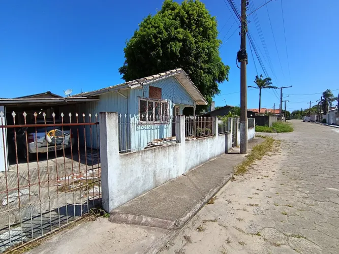 Casa de esquina escriturada