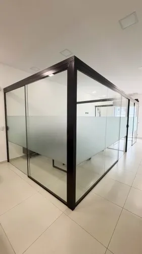 Divisória de vidro