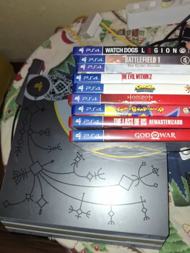 Ps4 pro God of war edition Leia