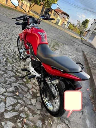 Moto fan 150 vermelha