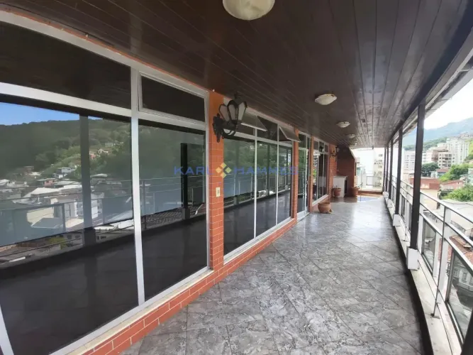 Ótima Vista! Cobertura Duplex Para Venda ou Locação no Centro em Petrópolis, RJ - R$ 950.0