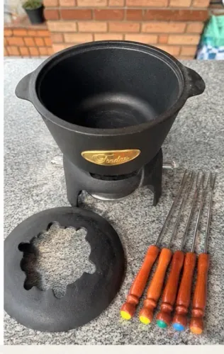 Kit Fondue de Ferro Fundido Completo com 6 Garfos e Rechaud