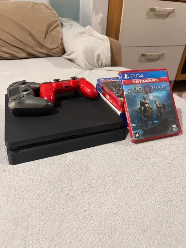 Ps4 slim 