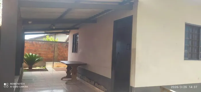 Vende- se casa com terreno grande para construção
