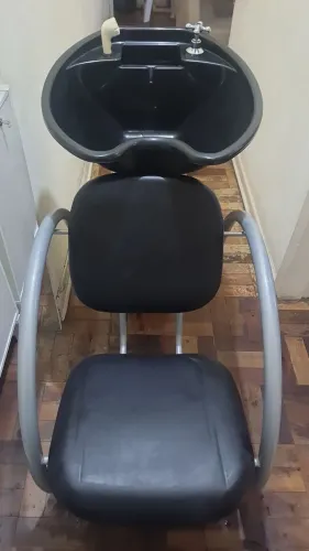 Lavatório para Salão de cabeleireiro, cuba de plástico, sem aquecedor e semi novo.