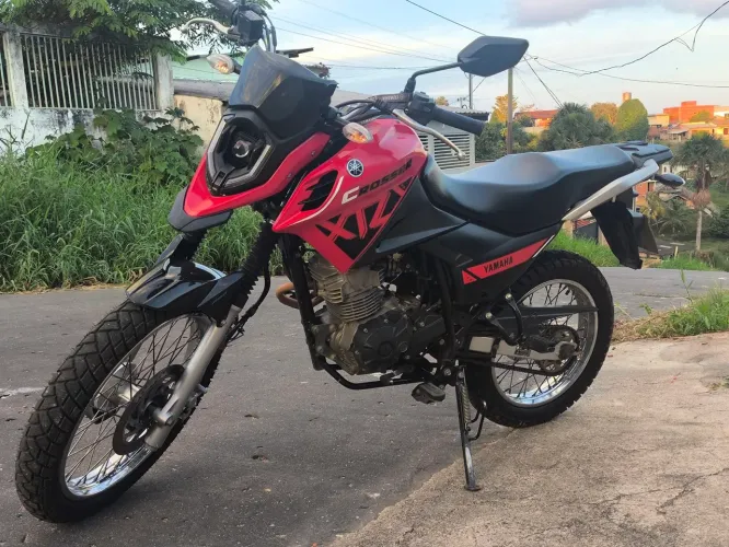 Vendo Moto Crosser 150, Pneus novos, revisada e ótimo estado de conservação.