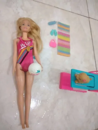 Barbie Malibu Natação 