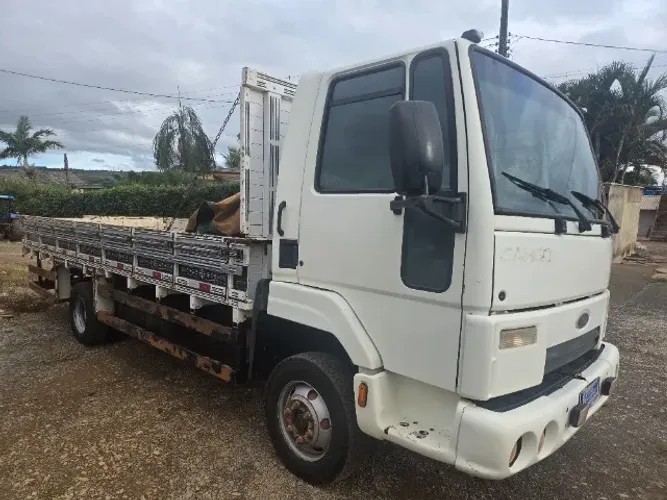 Cargo 712/ 11 carroceria de madeira 