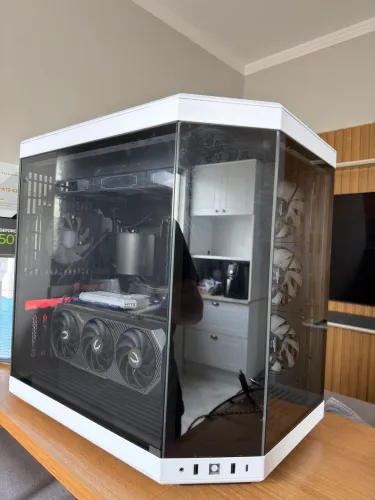 GABINETE HYTE 70 LCD