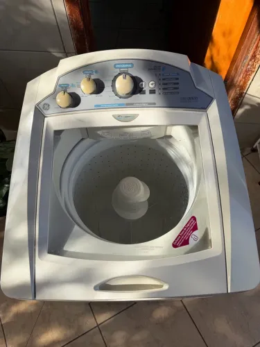 Máquina de lavar (Não está centrifugando)