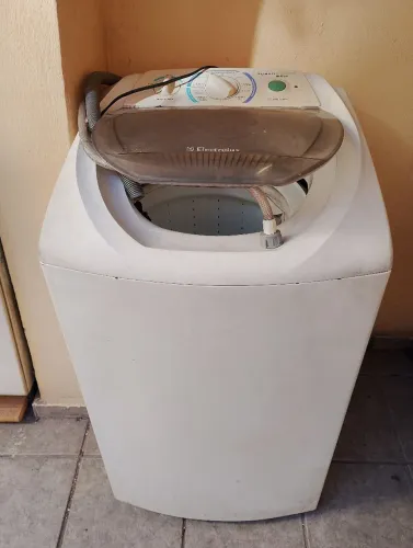 Máquina de lavar Eletrolux 6kg, usada.