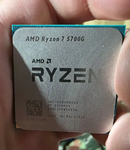 AMD Ryzen 7 5700g novo.