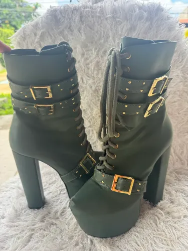     Bota Fashion Plataforma 12cm Nº35 - Lindíssima