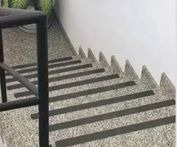 Fita antiderrapante preta para chão liso