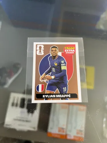 FIGURINHA KYLIAN MBAPPÉ BRONZE