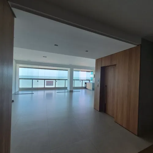 Alugo apartamento 3 suites frente ao mar