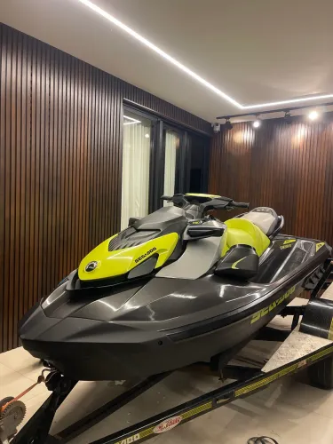 Jet ski sea doo 230 gtr 