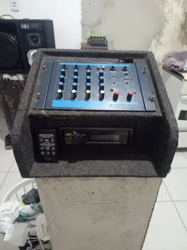 Rack mais mesa de som e aparelho Pioneer