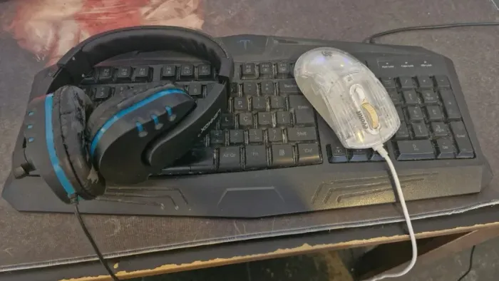 Teclado gamer com mouse gamer e headset gamer