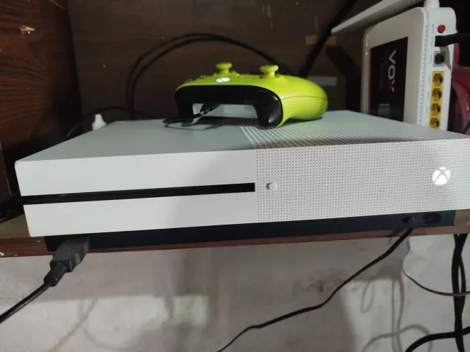 Vendo Xbox one s, em perfeito Estado conservado, ou troco em um Pc 
