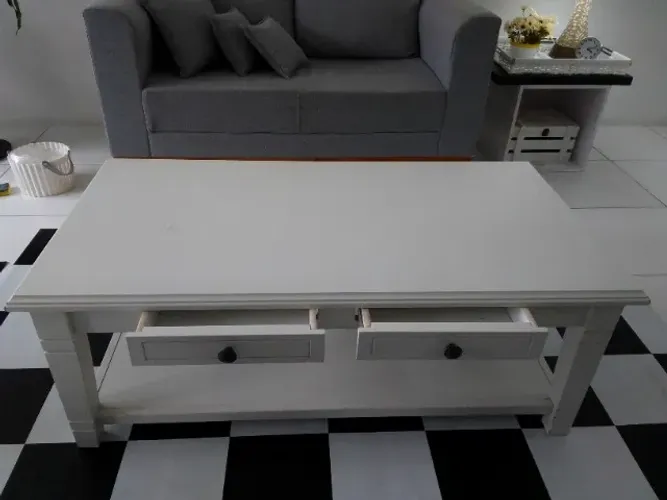 Mesa de centro com gavetas