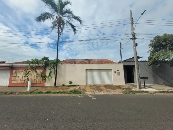 Casa para locação no bairro Cidade Jardim