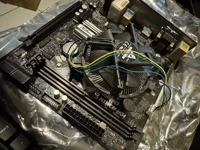 Kit i5 9400f + Asus Asrock H310CM *COM DEFEITO*