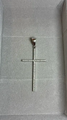 PINGENTE MASCULINO CRUZ EM OURO BRANCO E DIAMANTES