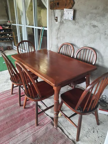Estou vendendo essa mesa com seis cadeiras