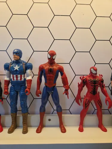 Bonecos Super-heróis Variados [unidades a partir de 50 reais]