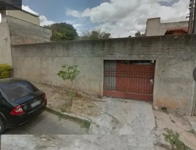 Casa em lote de 360 metros