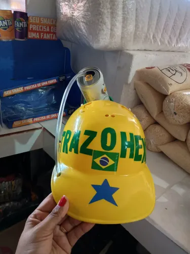 Chapéu com suporte de latinha