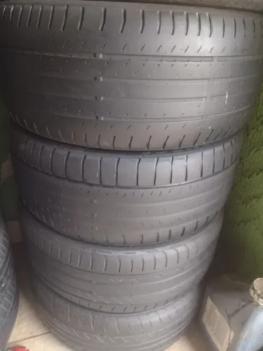 Vende-se 4 pneus 225/45-17