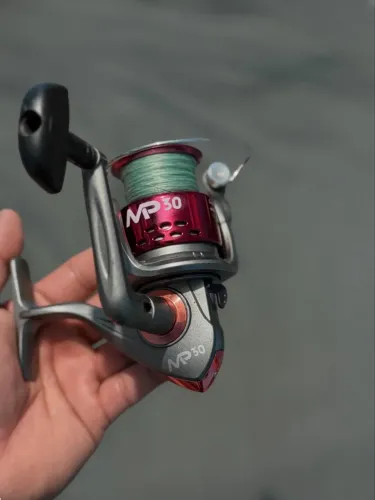 Vendesse vara de pesca com molinete