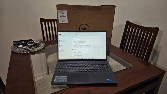 Dell Inspiron 15 3520 (i5 12ª Ger., 8GB, 256GB SSD) - Na Caixa