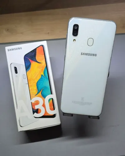 Sansung Galaxy A30 64GB Branco - Para Peças/Reparo.