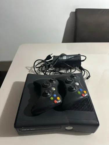 ? Xbox 360 + 2 Controles Originais | Completo